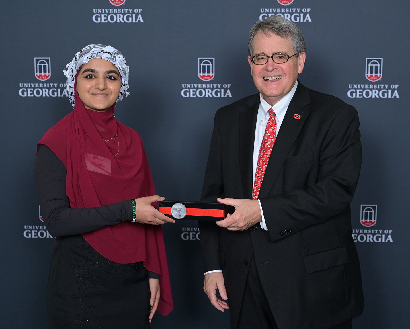 Undergraduate Saher Khan is honored as CVM’s first recipient of the Presidential Award of Excellence